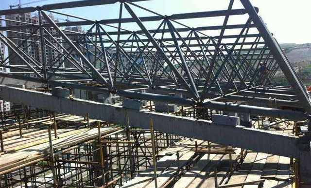 扬中简述网架公司的黑色压型钢板的吊装步履